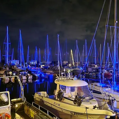 House In With 1 Bedroom *